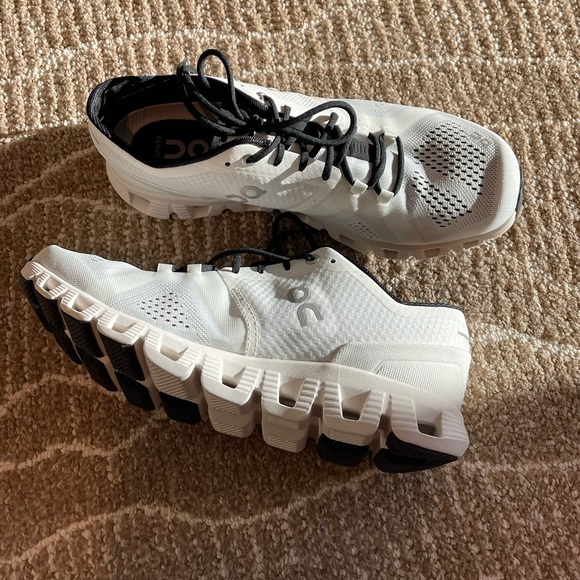 On Running Shoes - BRAND NEW ON CLOUD X